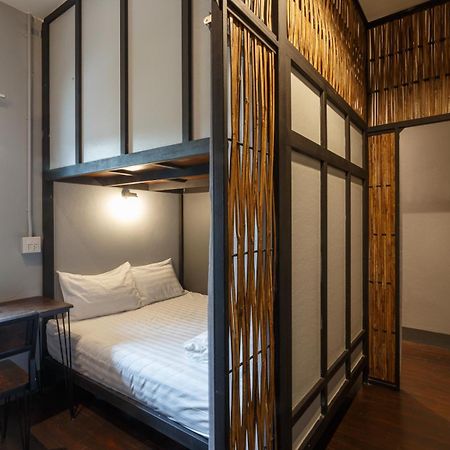 Hostel One Art And Gallery Chiang Mai Bagian luar foto