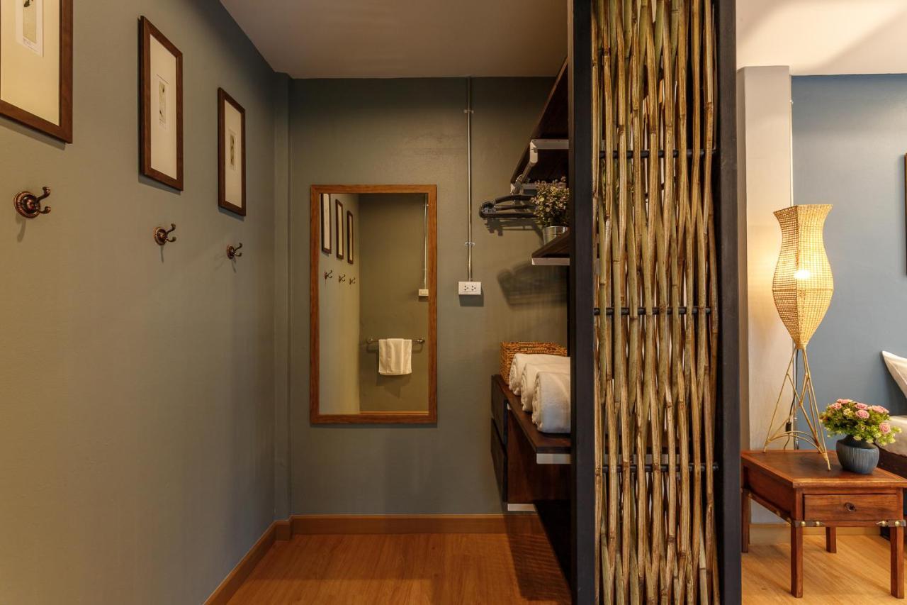 Hostel One Art And Gallery Chiang Mai Bagian luar foto
