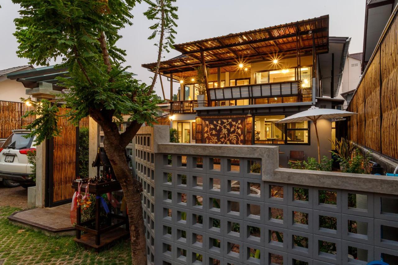 Hostel One Art And Gallery Chiang Mai Bagian luar foto