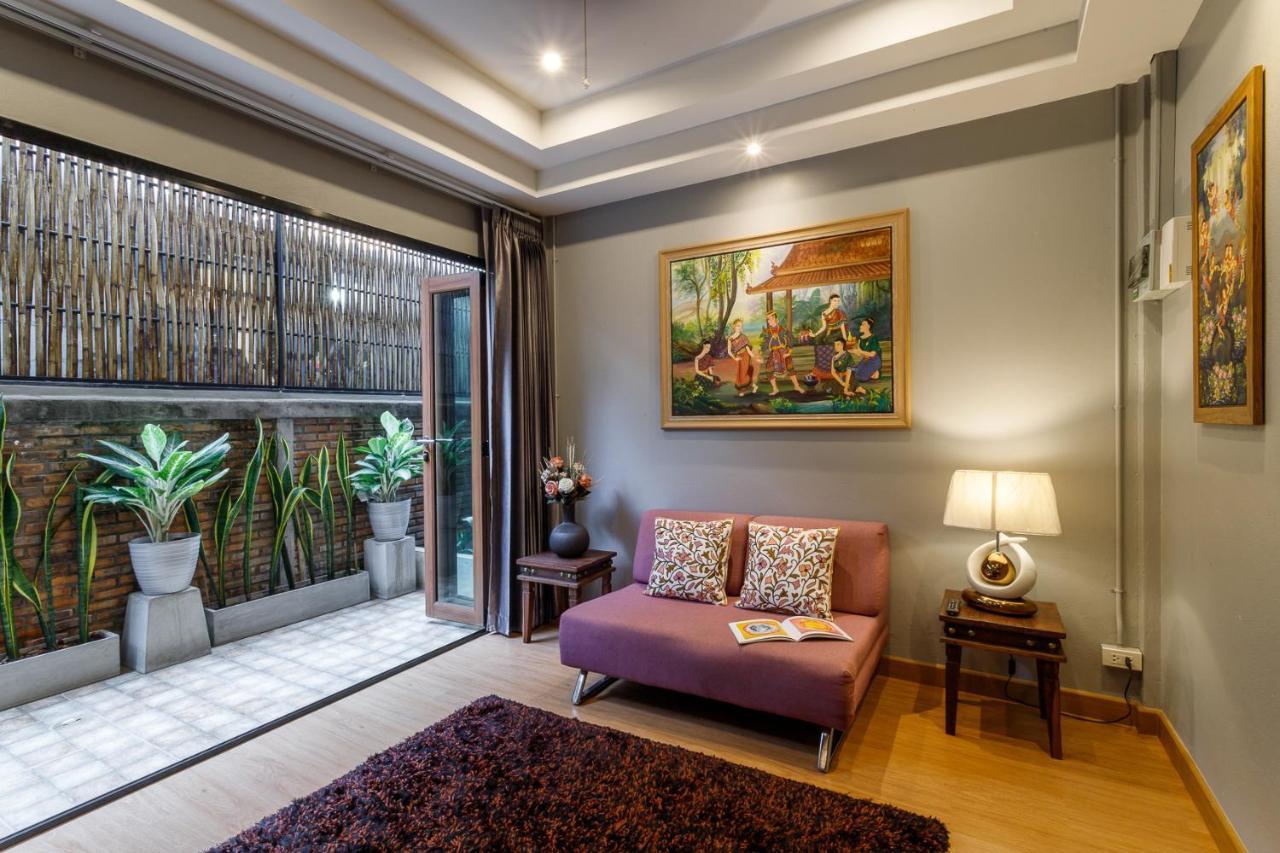 Hostel One Art And Gallery Chiang Mai Bagian luar foto
