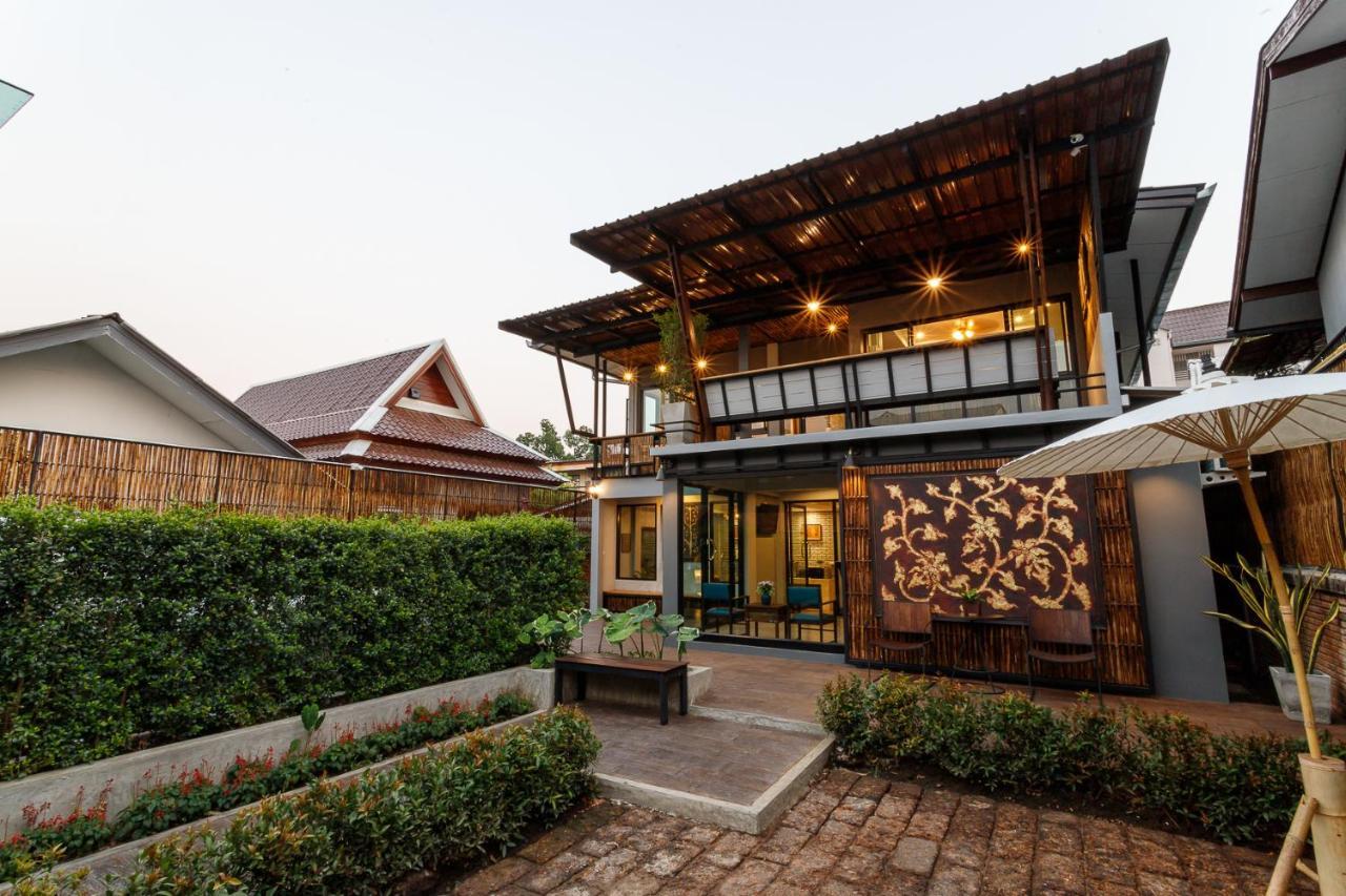 Hostel One Art And Gallery Chiang Mai Bagian luar foto