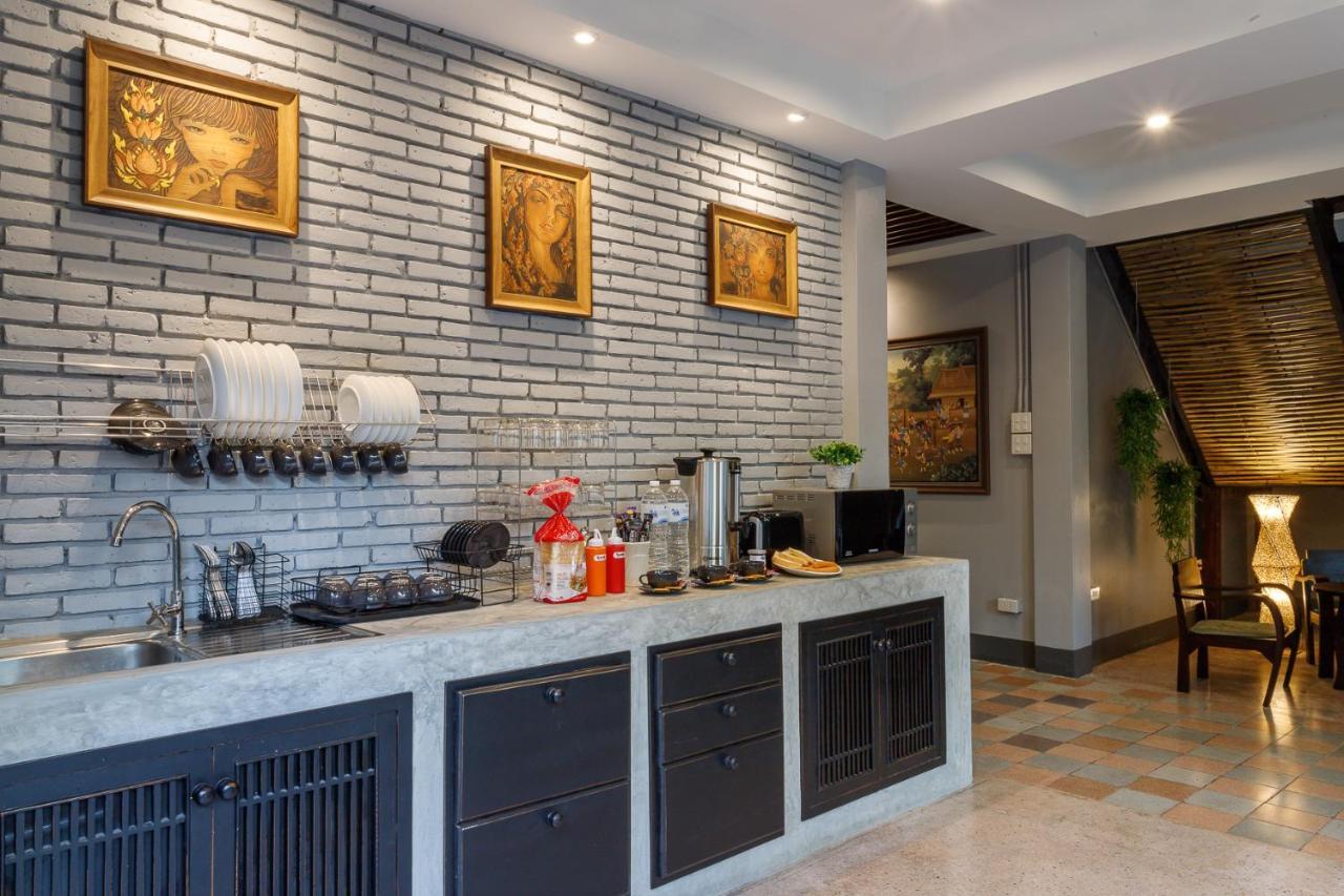 Hostel One Art And Gallery Chiang Mai Bagian luar foto