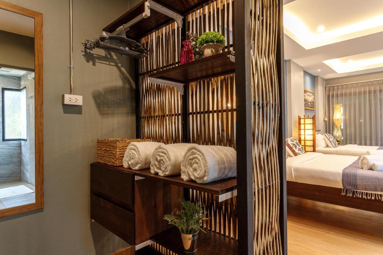 Hostel One Art And Gallery Chiang Mai Bagian luar foto