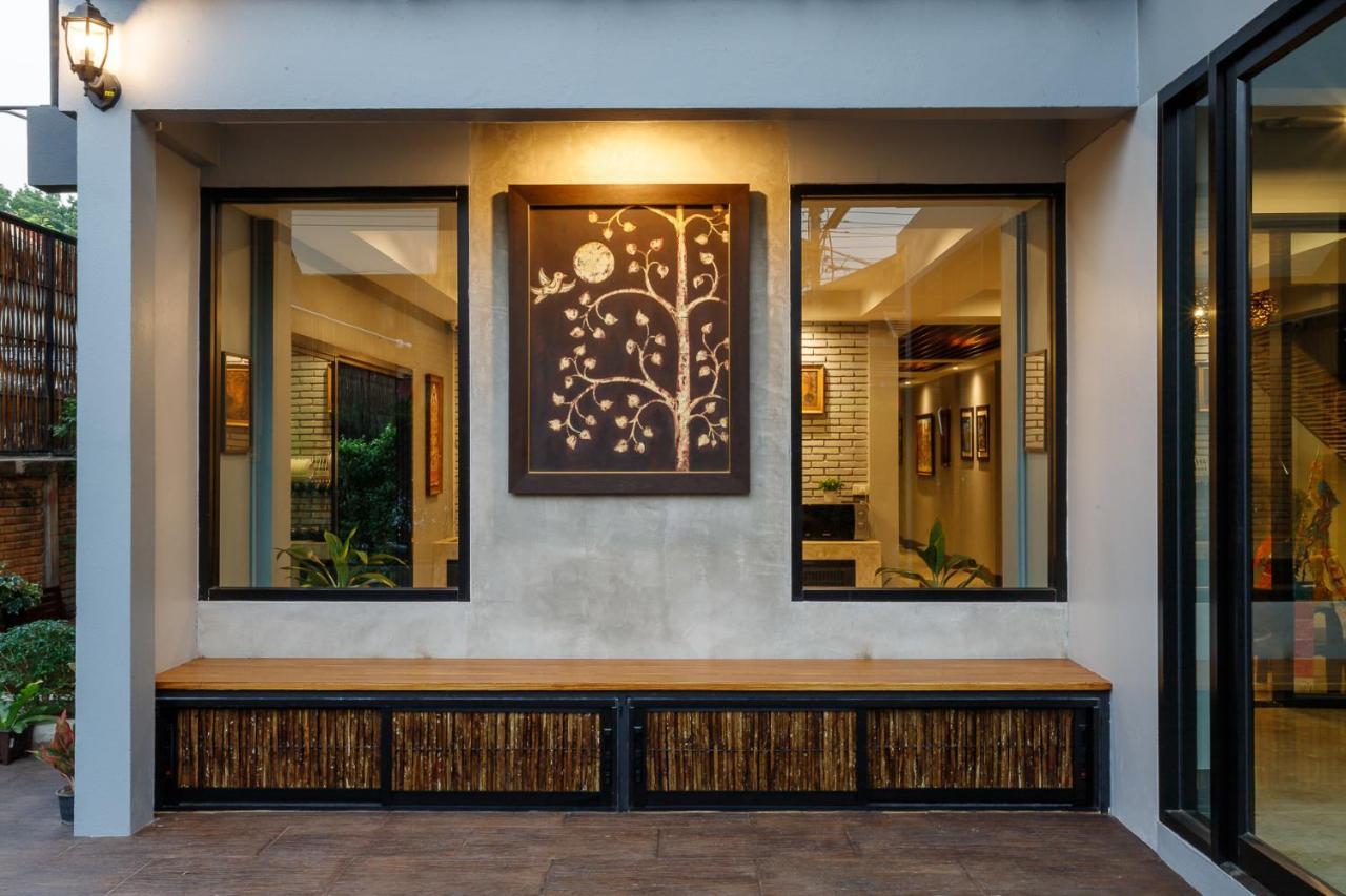Hostel One Art And Gallery Chiang Mai Bagian luar foto