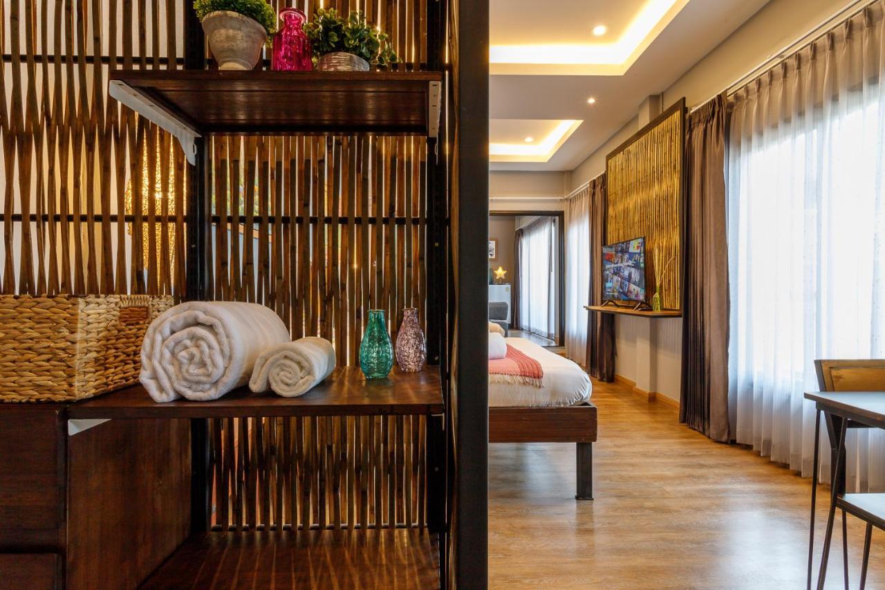 Hostel One Art And Gallery Chiang Mai Bagian luar foto