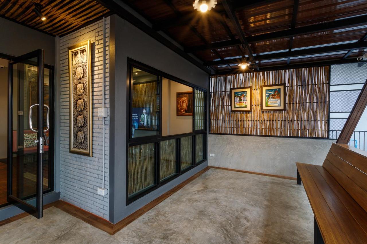 Hostel One Art And Gallery Chiang Mai Bagian luar foto
