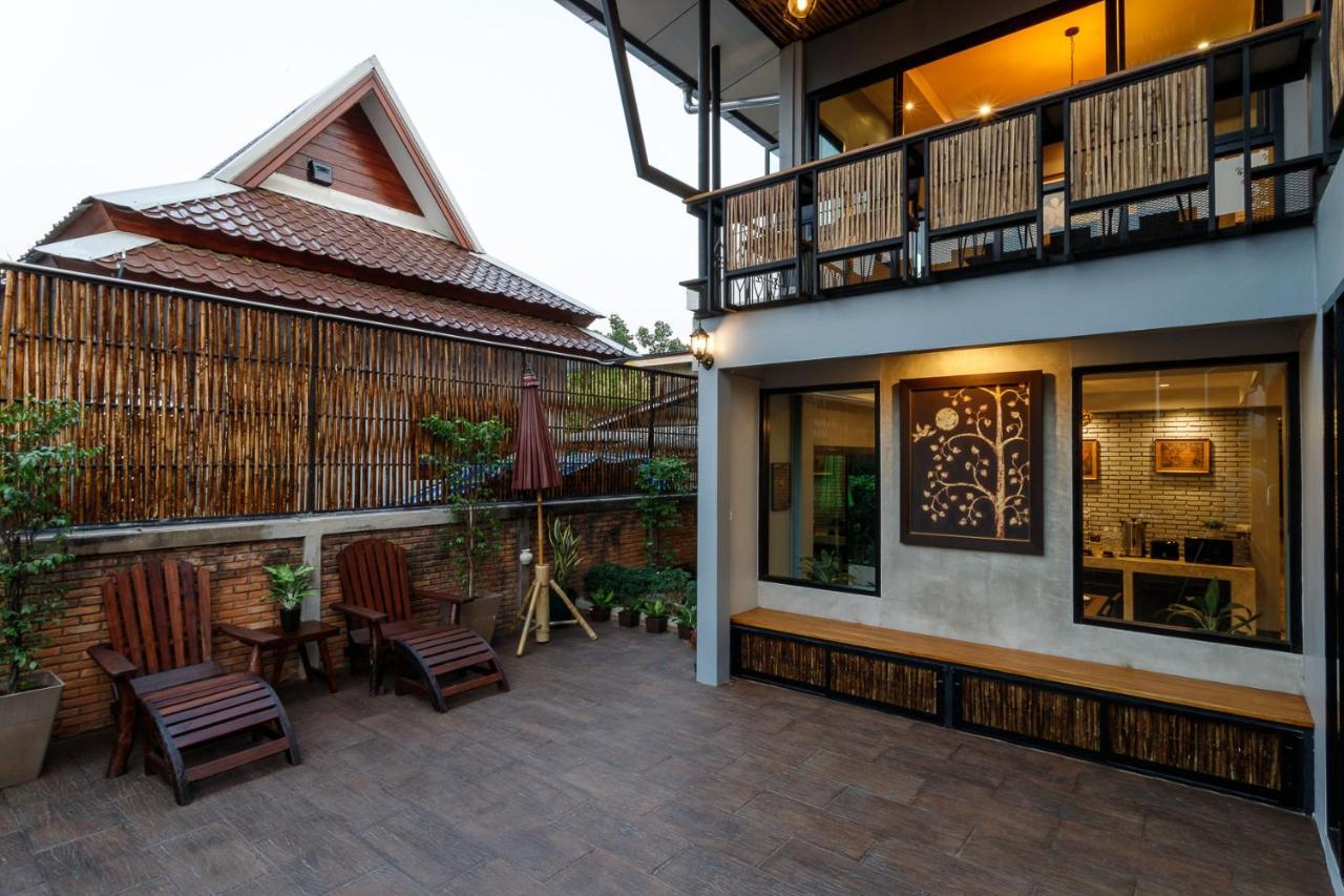Hostel One Art And Gallery Chiang Mai Bagian luar foto