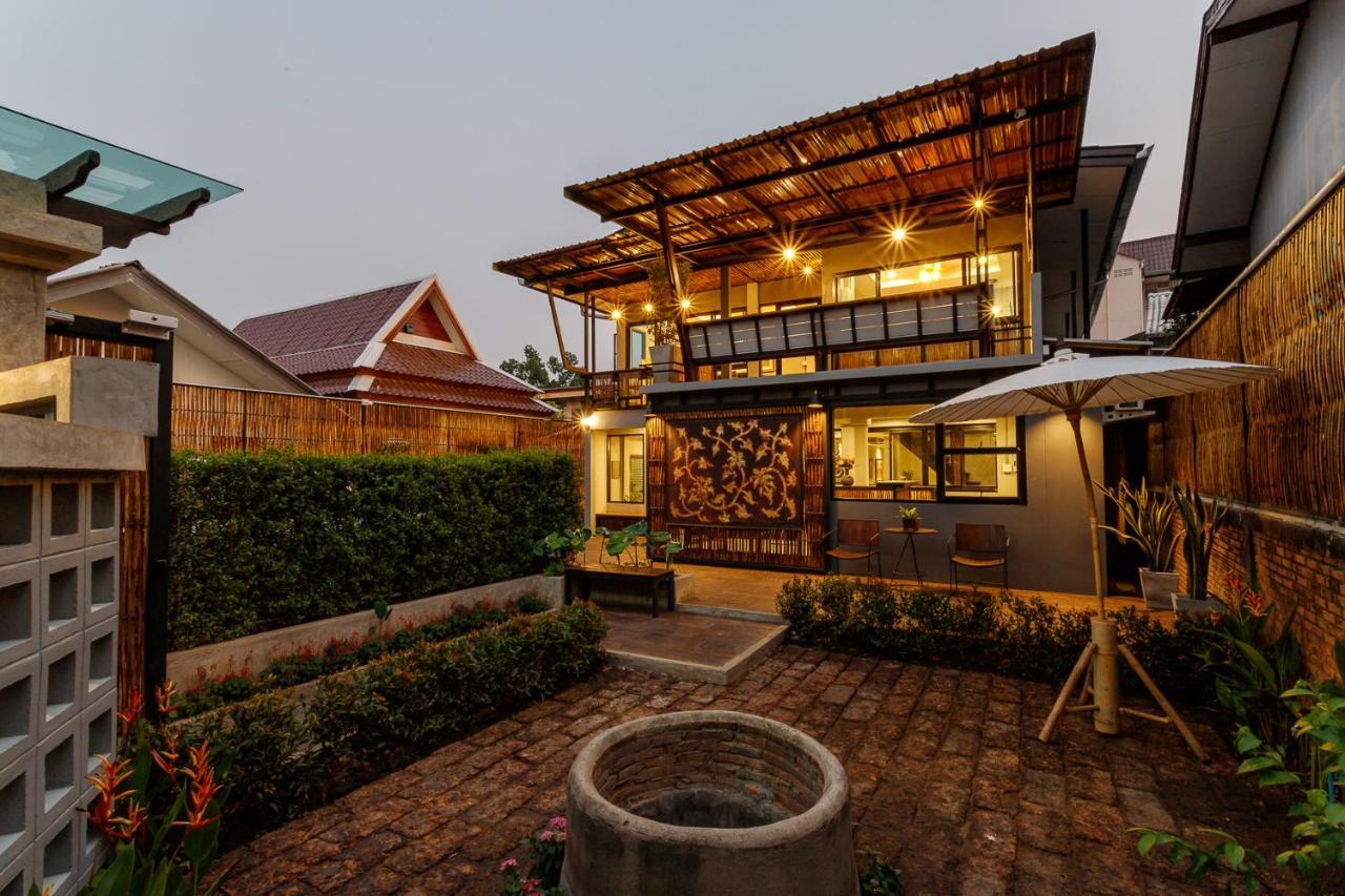 Hostel One Art And Gallery Chiang Mai Bagian luar foto
