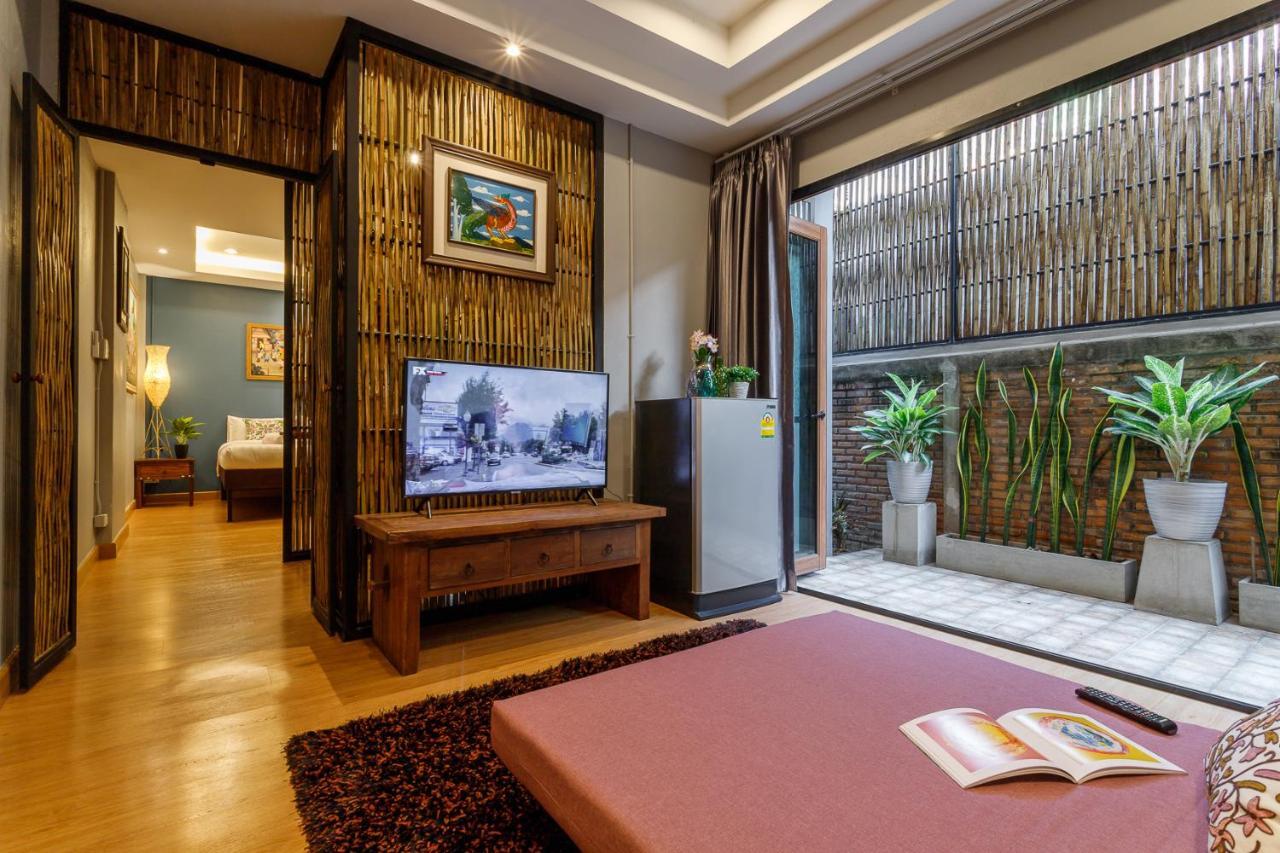 Hostel One Art And Gallery Chiang Mai Bagian luar foto