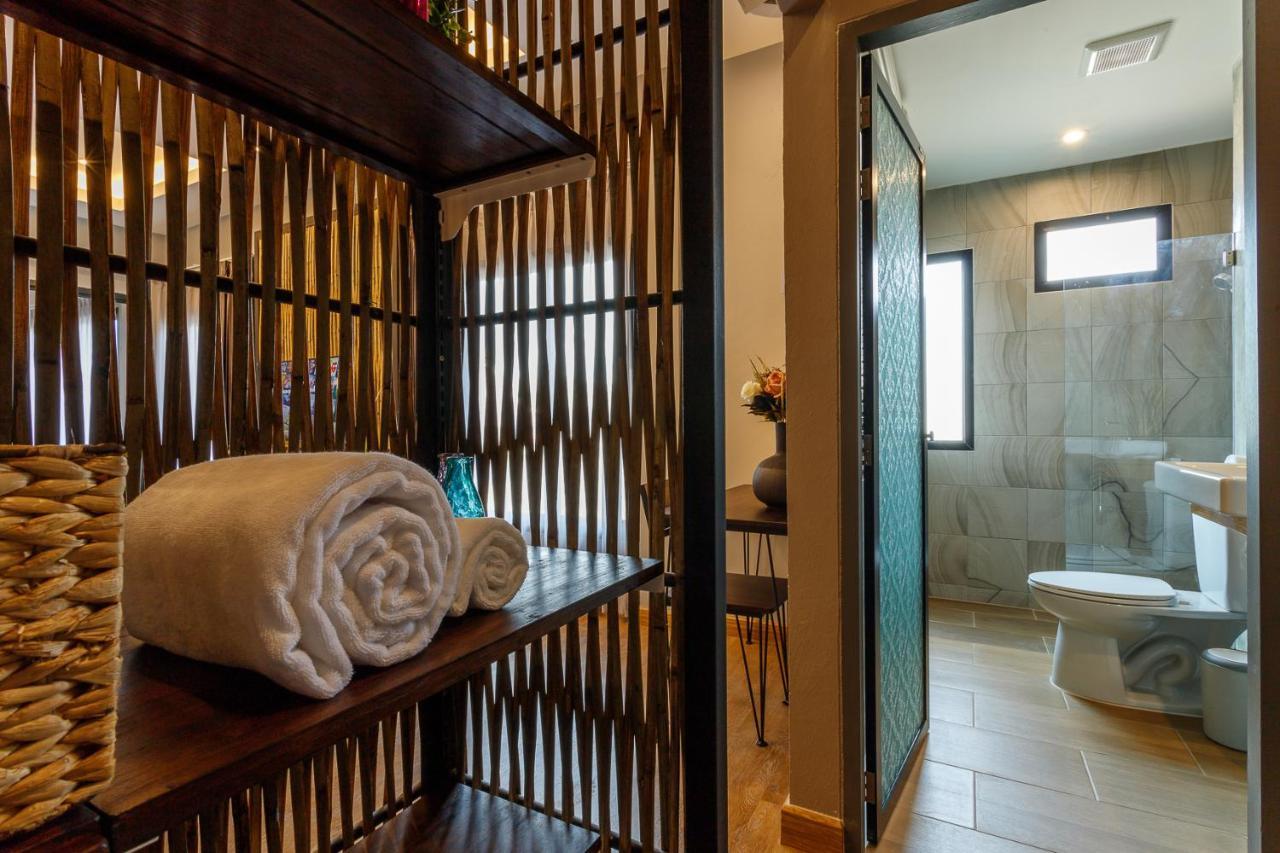 Hostel One Art And Gallery Chiang Mai Bagian luar foto