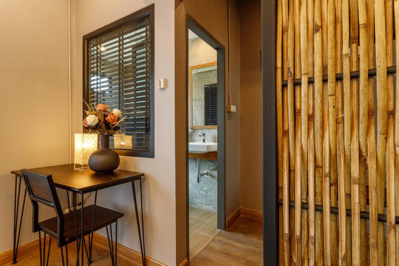 Hostel One Art And Gallery Chiang Mai Bagian luar foto