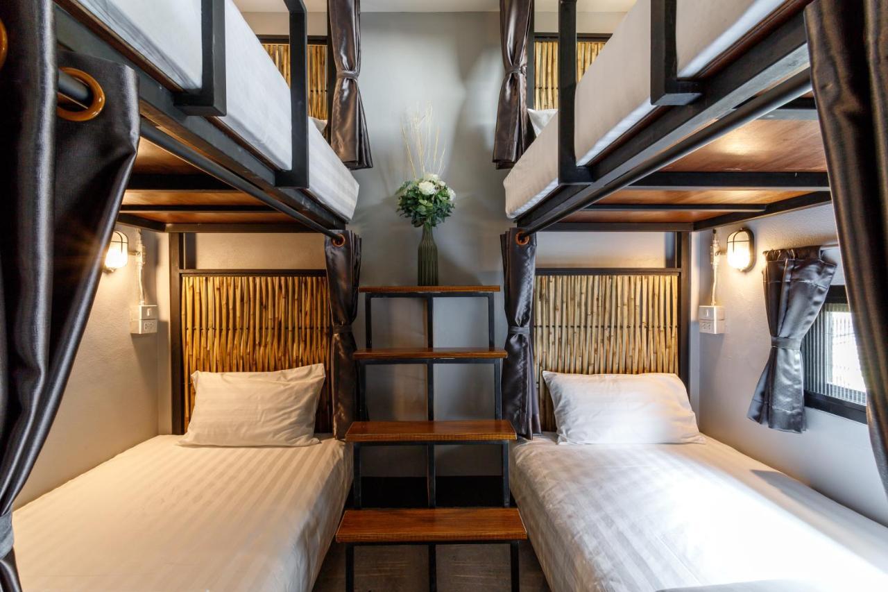 Hostel One Art And Gallery Chiang Mai Bagian luar foto