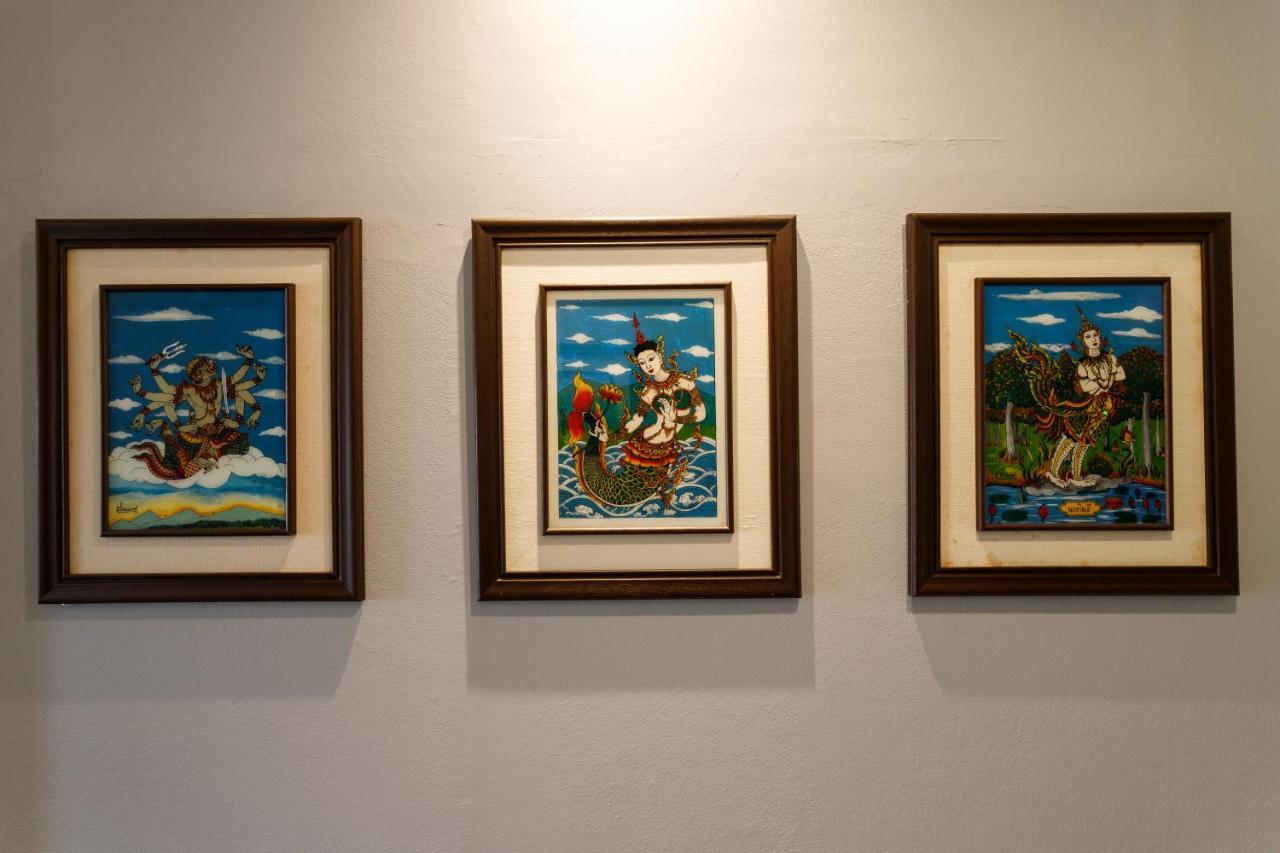 Hostel One Art And Gallery Chiang Mai Bagian luar foto
