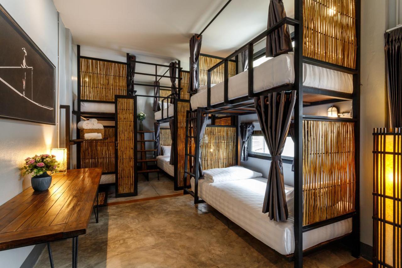 Hostel One Art And Gallery Chiang Mai Bagian luar foto