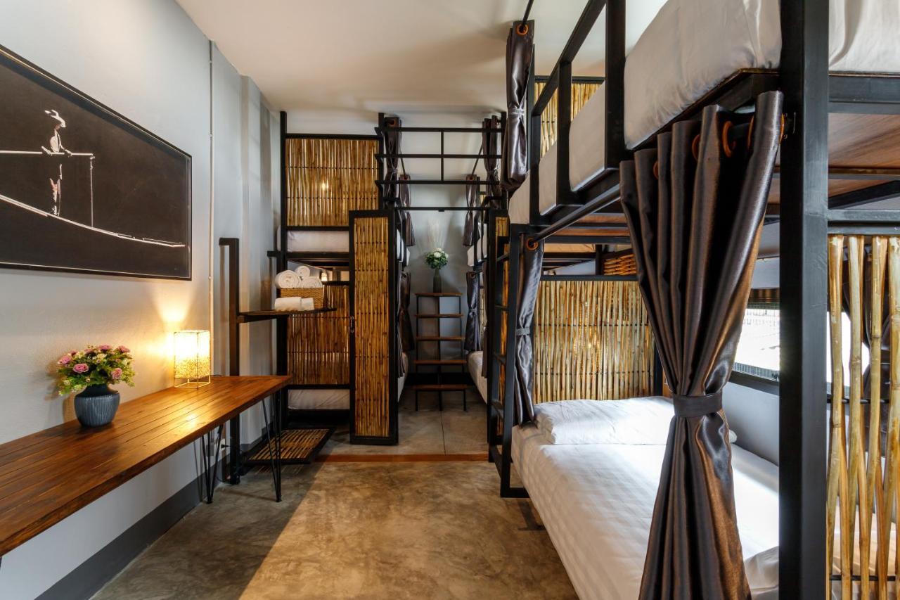 Hostel One Art And Gallery Chiang Mai Bagian luar foto