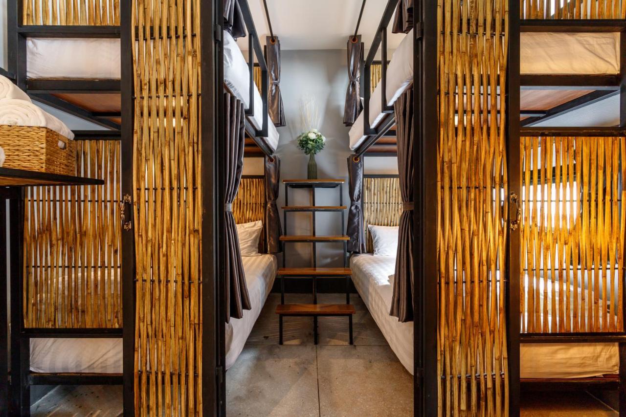 Hostel One Art And Gallery Chiang Mai Bagian luar foto