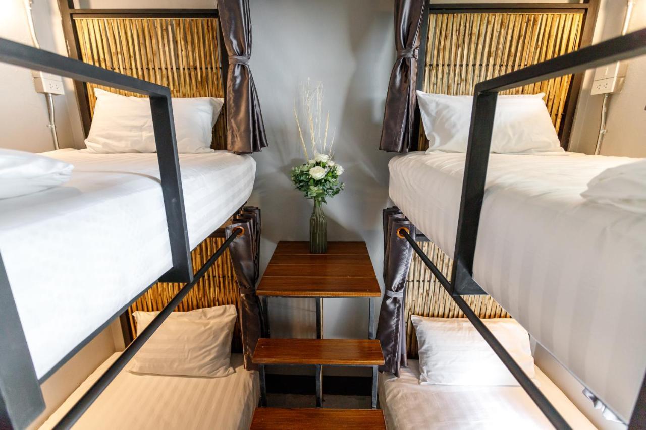 Hostel One Art And Gallery Chiang Mai Bagian luar foto