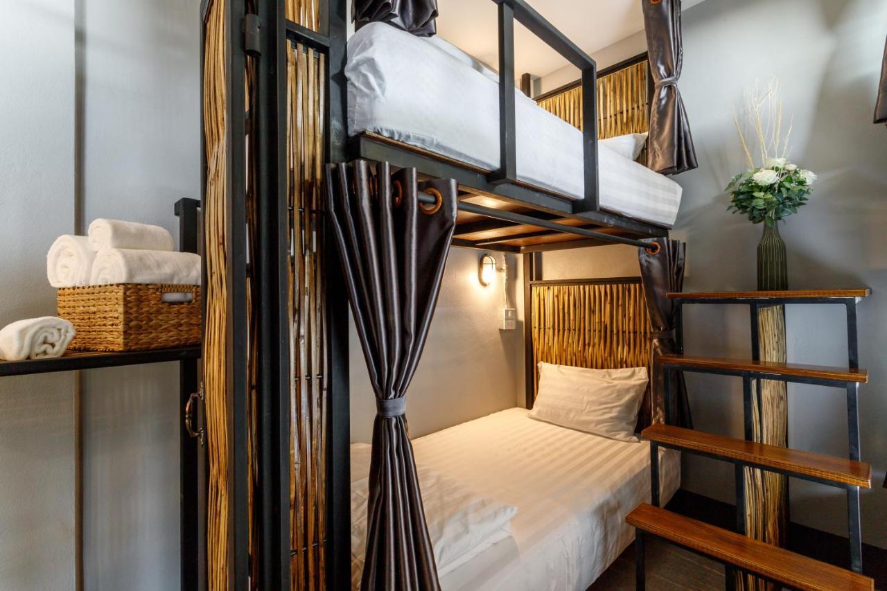 Hostel One Art And Gallery Chiang Mai Bagian luar foto