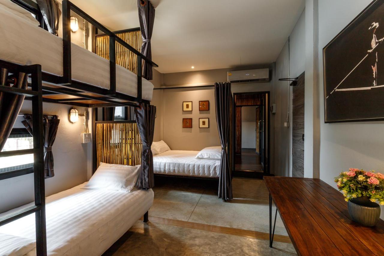 Hostel One Art And Gallery Chiang Mai Bagian luar foto