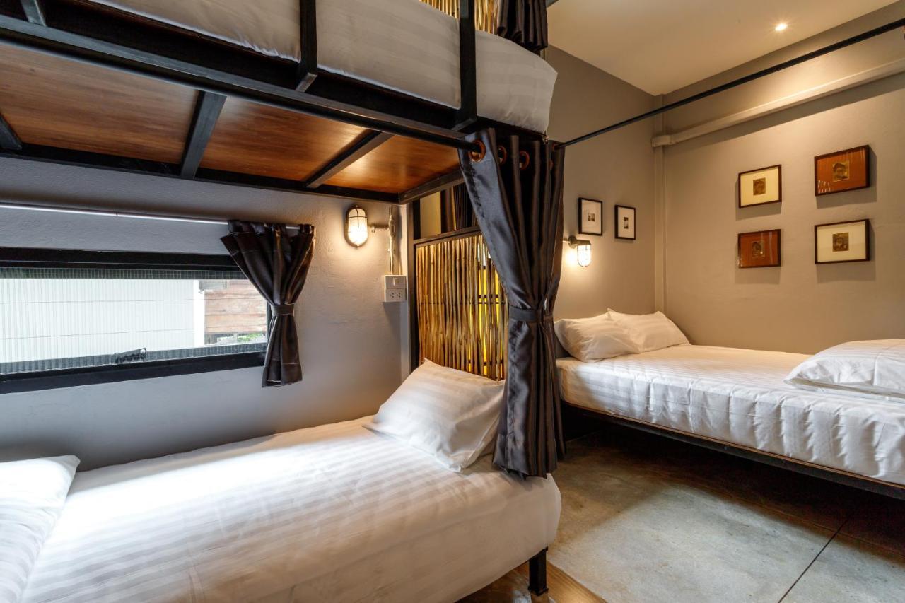 Hostel One Art And Gallery Chiang Mai Bagian luar foto