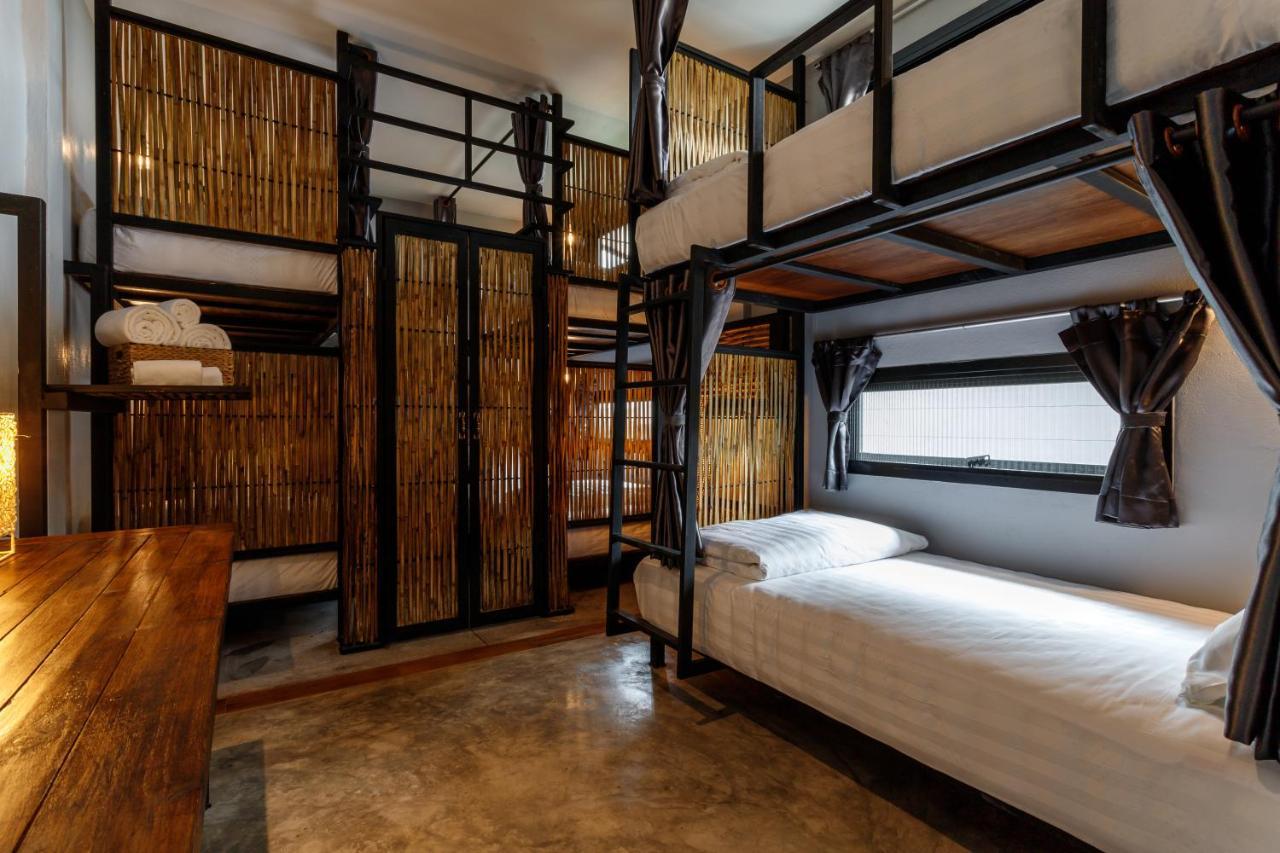 Hostel One Art And Gallery Chiang Mai Bagian luar foto