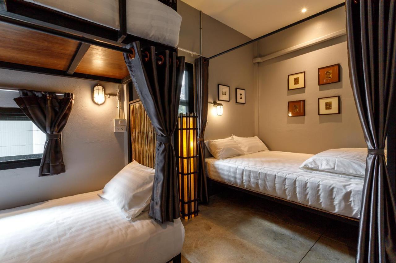 Hostel One Art And Gallery Chiang Mai Bagian luar foto