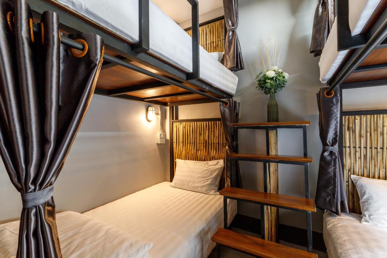 Hostel One Art And Gallery Chiang Mai Bagian luar foto