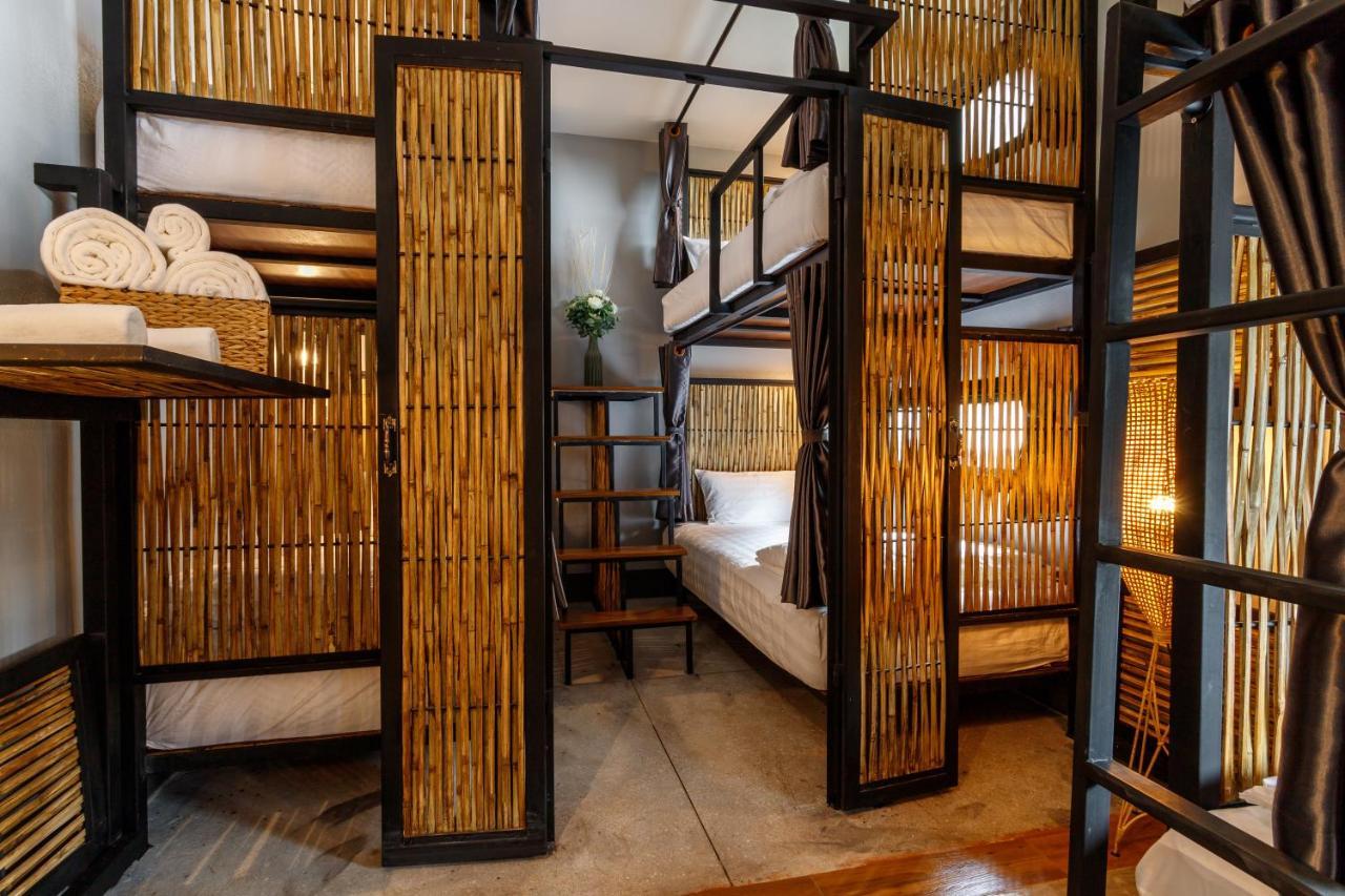 Hostel One Art And Gallery Chiang Mai Bagian luar foto