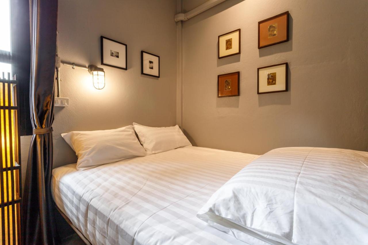 Hostel One Art And Gallery Chiang Mai Bagian luar foto