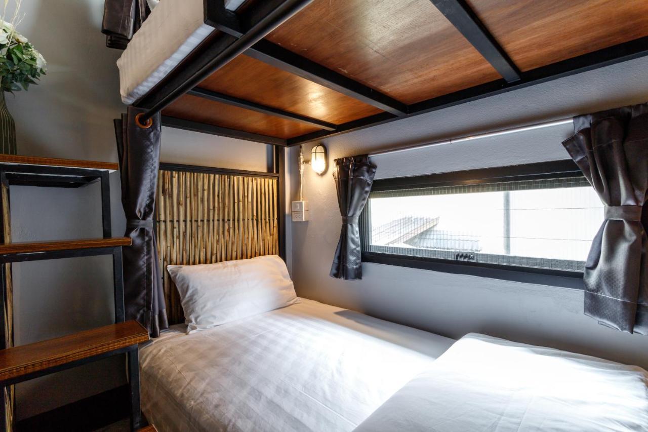 Hostel One Art And Gallery Chiang Mai Bagian luar foto