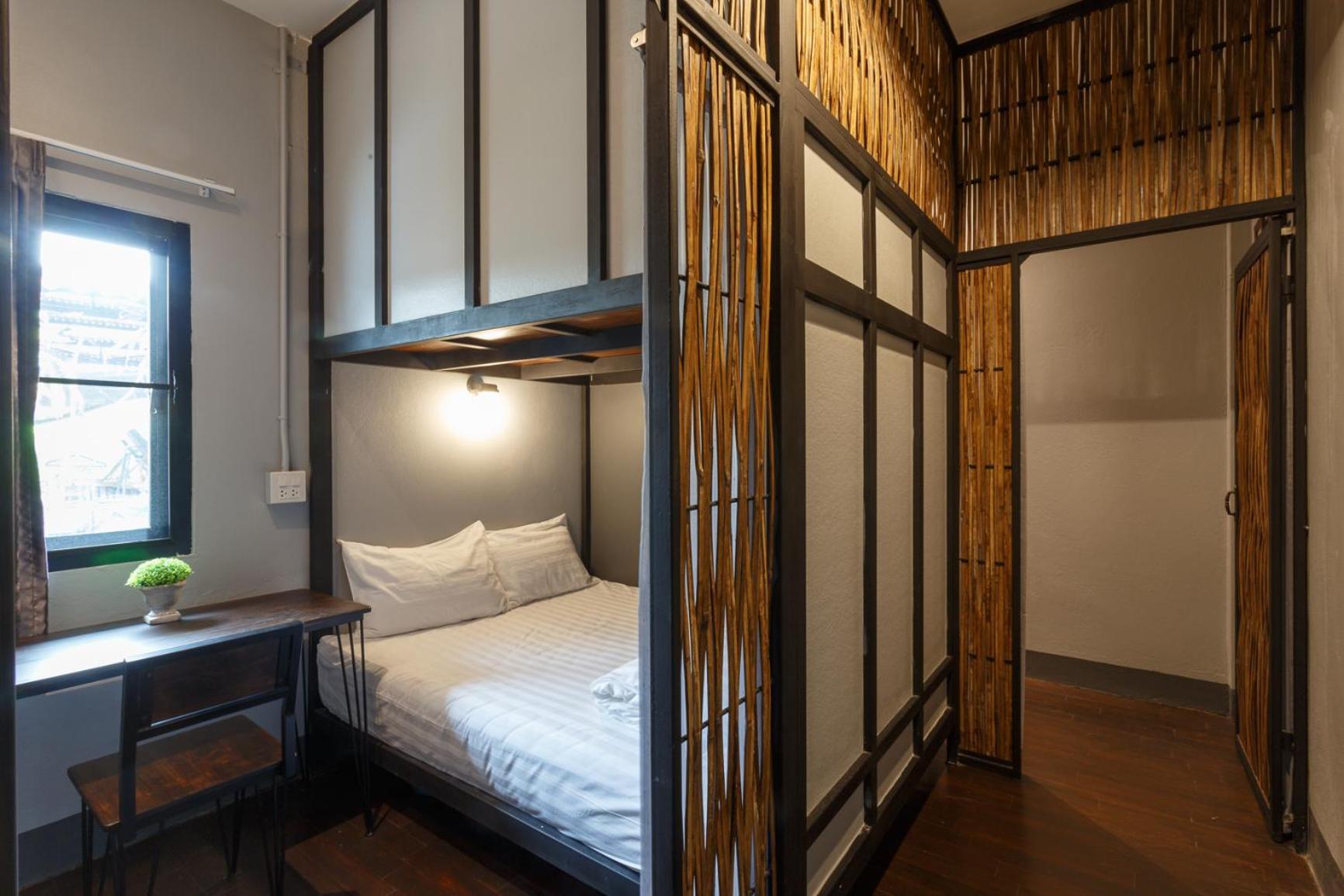 Hostel One Art And Gallery Chiang Mai Bagian luar foto